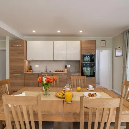 Apartment Three Olives